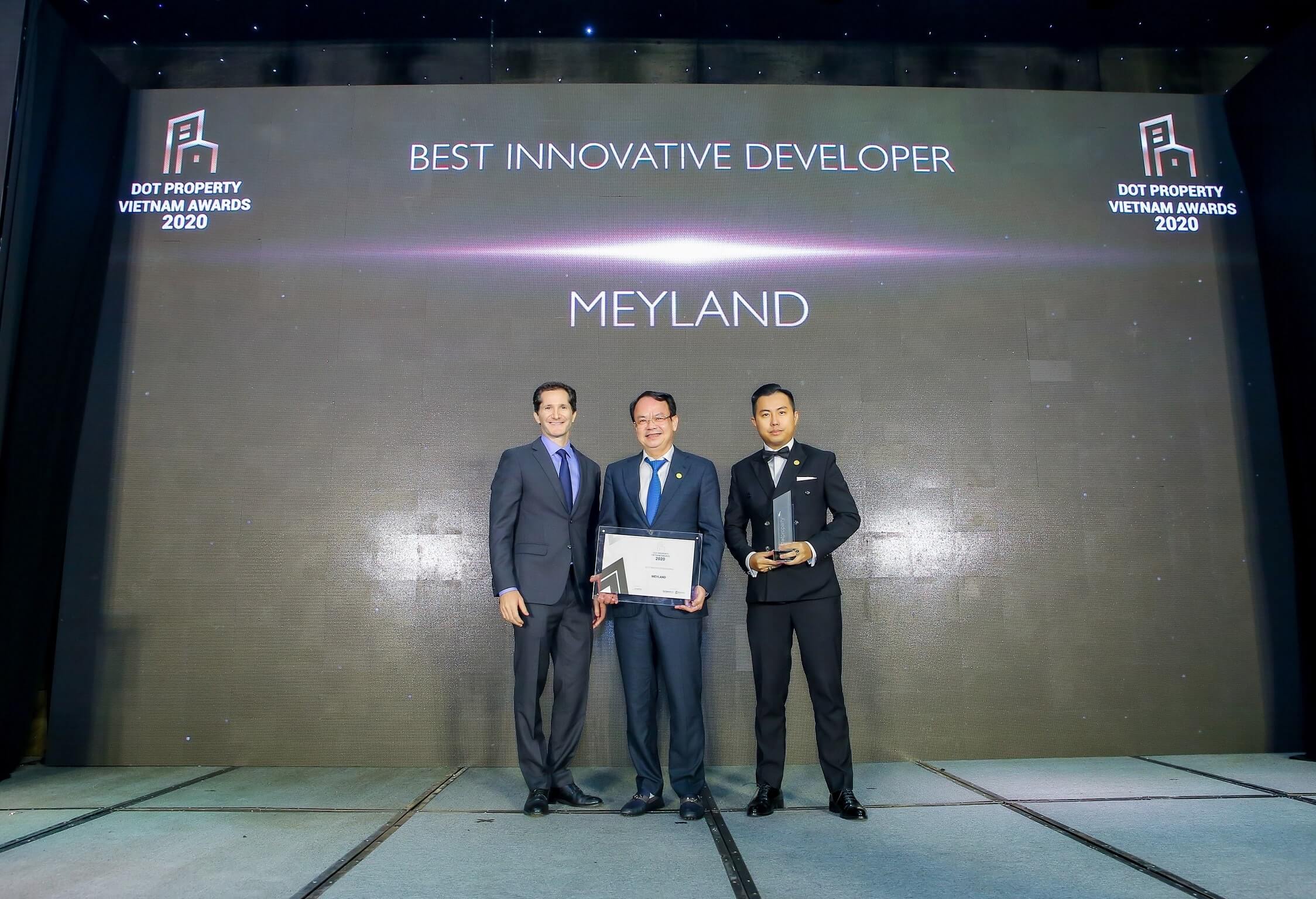 MeyLand Tân Á Đại Thành đón nhận các danh hiệu danh giá quốc tế.