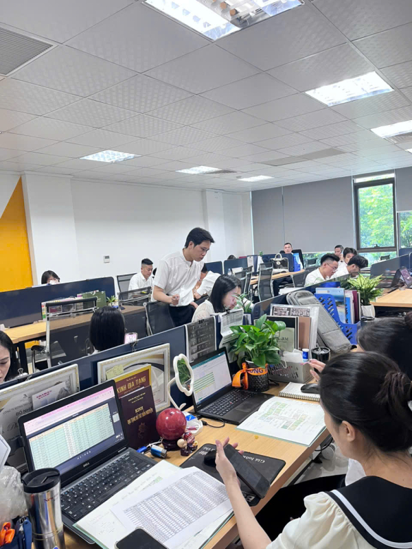 Các chiến binh kinh doanh của Đông Tây Land Miền Bắc đang hết mình dồn khách trong đợt đầu mở bán