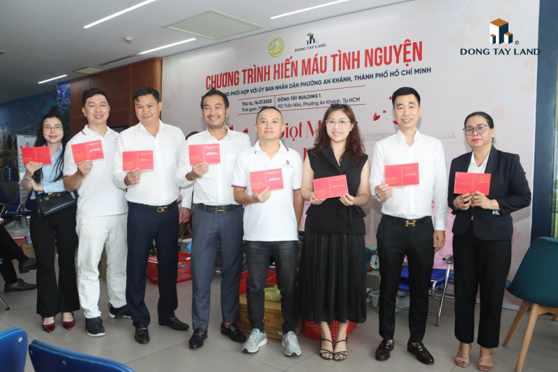 Ban giám đốc Đông Tây Land cùng tham gia hiến máu tình nguyện