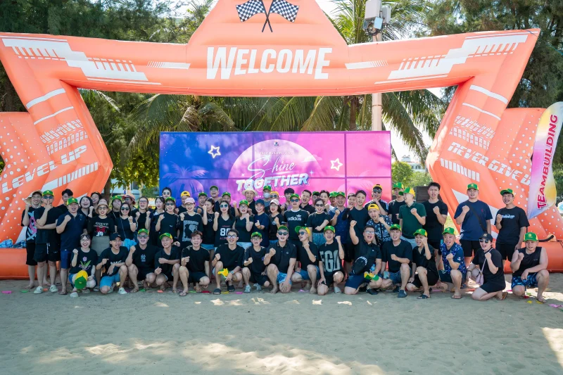 Teambuilding của đại gia đình Đông Tây Land Miền Bắc