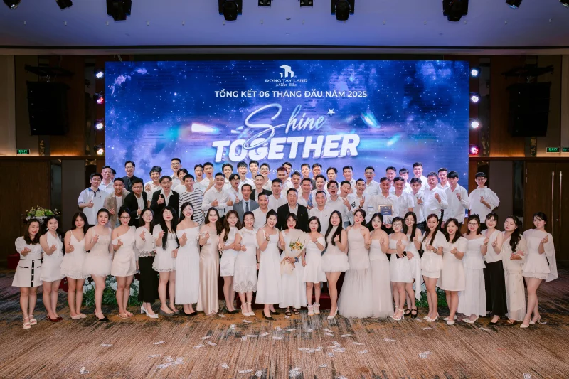 Đông Tây Land Miền Bắc trong đêm Gala Dinner Shine Together